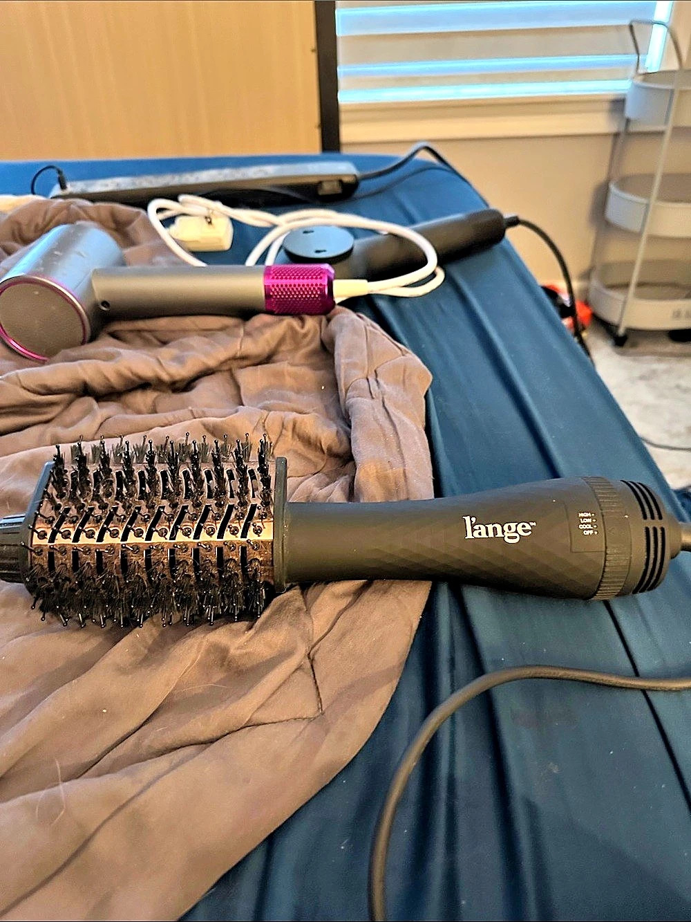 l'ange Le Volume 2-in-1 Titanium Blow Dryer Brush Black & Gold